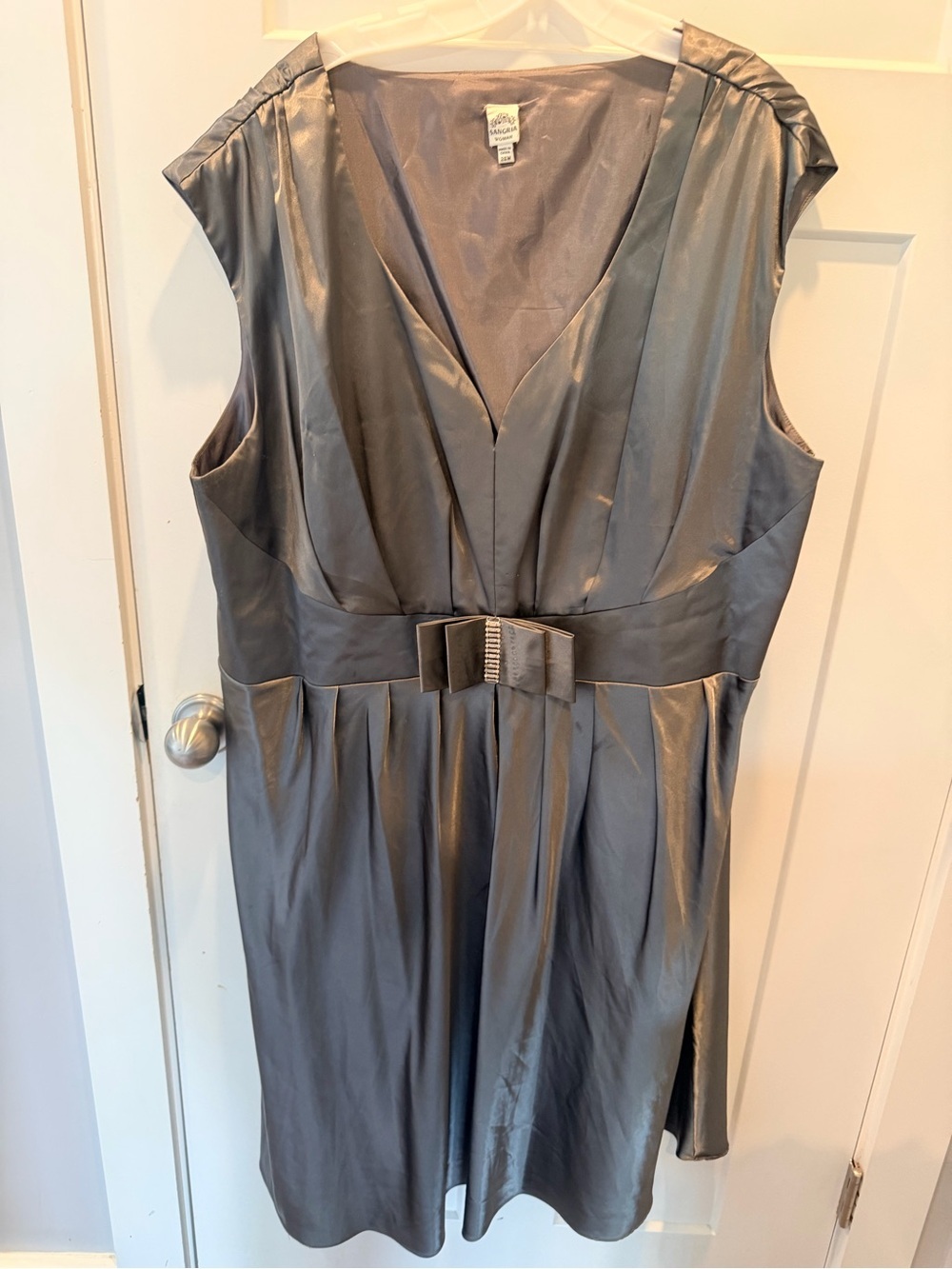 Sangria Woman 24W Metallic Gray Cocktail Dress Plus Size Formal Evening Dress